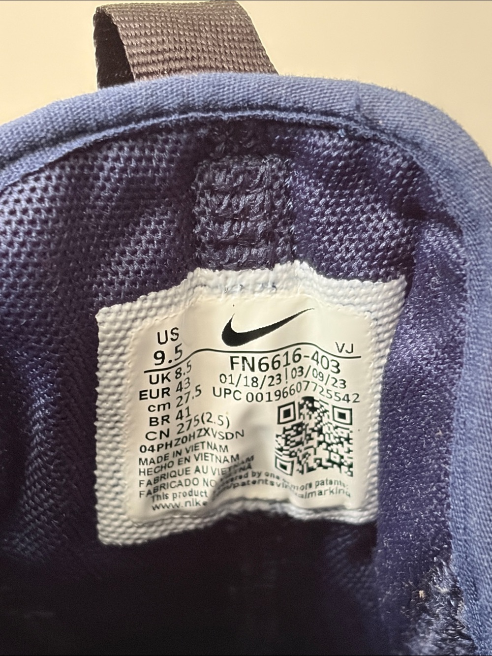 Nike Free Metcon 5, College Navy Blue and White, M 9.5 / W 11 - Picture 2 of 7